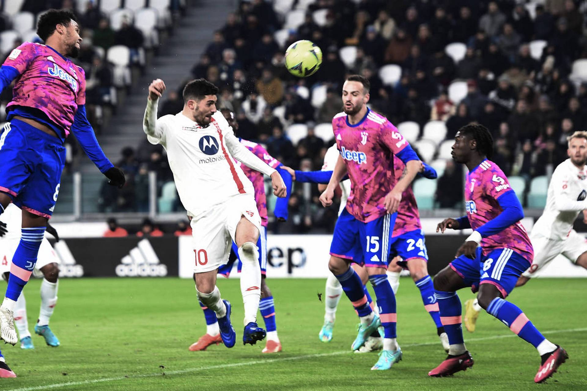 问鼎娱乐-关于比利亚雷亚尔发布备战花絮；集结日强势反弹；葡超任务艰巨；身体对抗强度拉满的信息