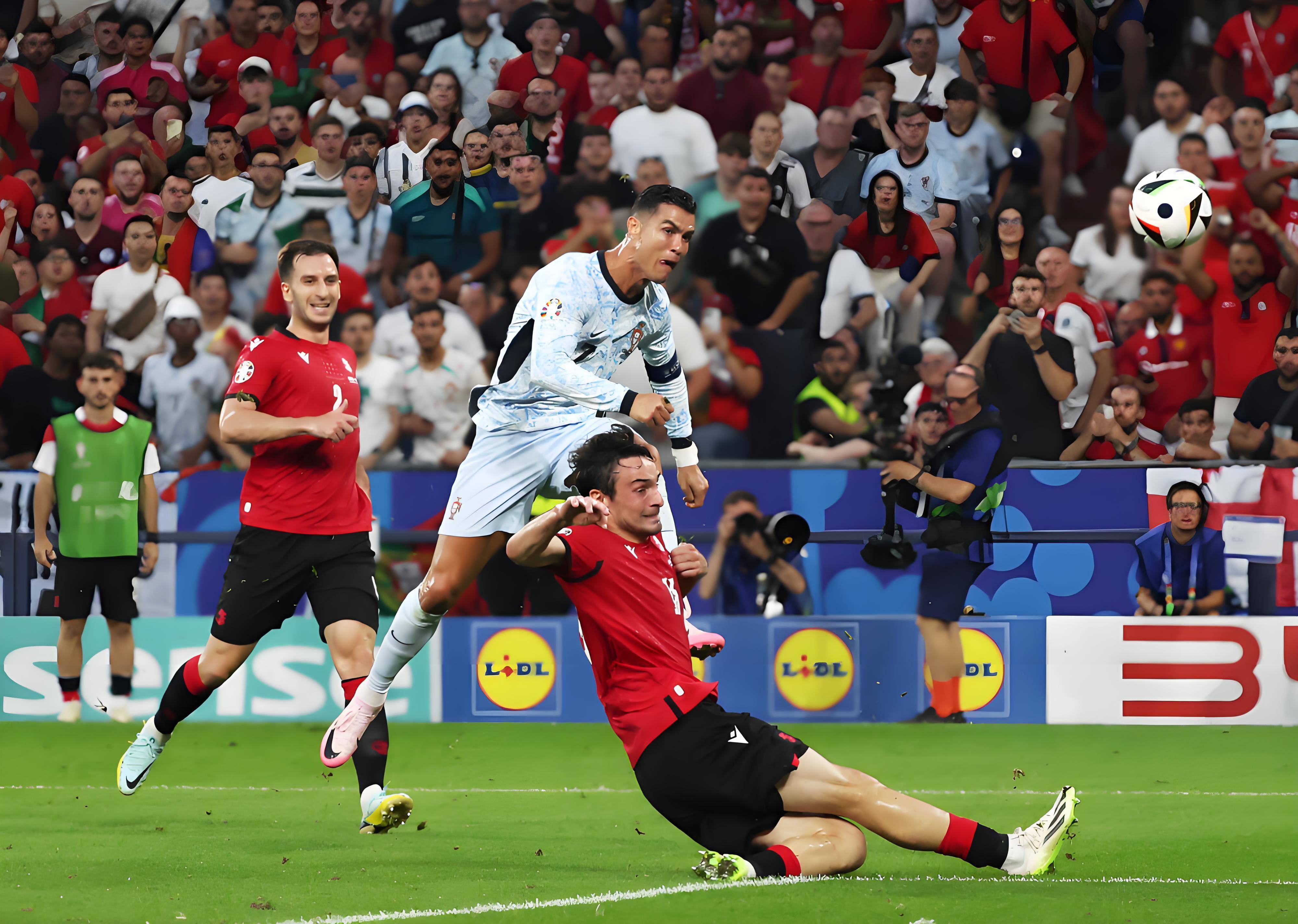 关于C罗在澳大利亚队比赛中惊险取胜,精彩发挥引发热议!的信息 关于C罗在澳大利亚队比赛中惊险取胜,精彩发挥引发热议!的信息